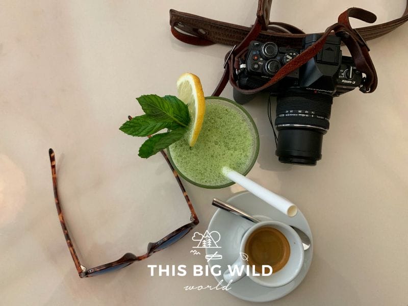 Coffee and refreshing minted lemonade is the perfect way to relax in Badaro.