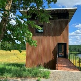 Best Airbnb in Wisconsin - Nordlys MetalLark Tower, Frederic WI